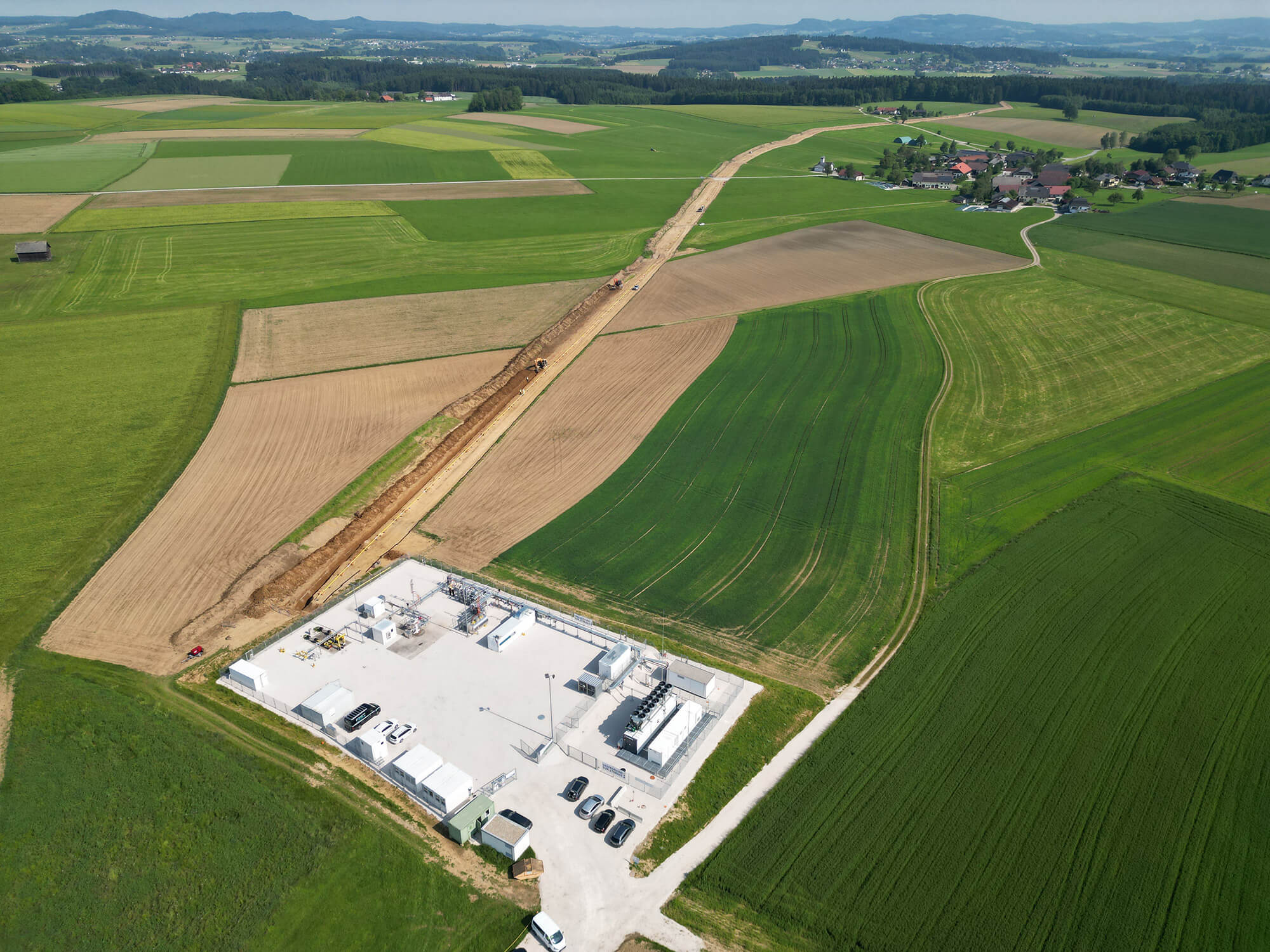 Construction of the USS hydrogen pipeline surrounded by green fields